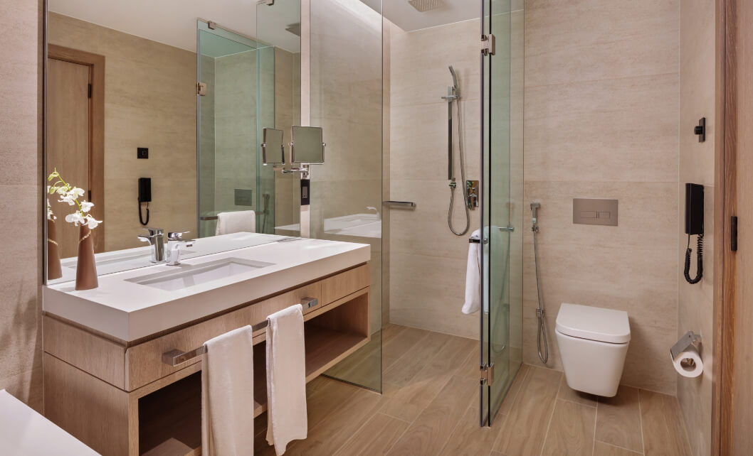 Golf Course View Room (5).jpg