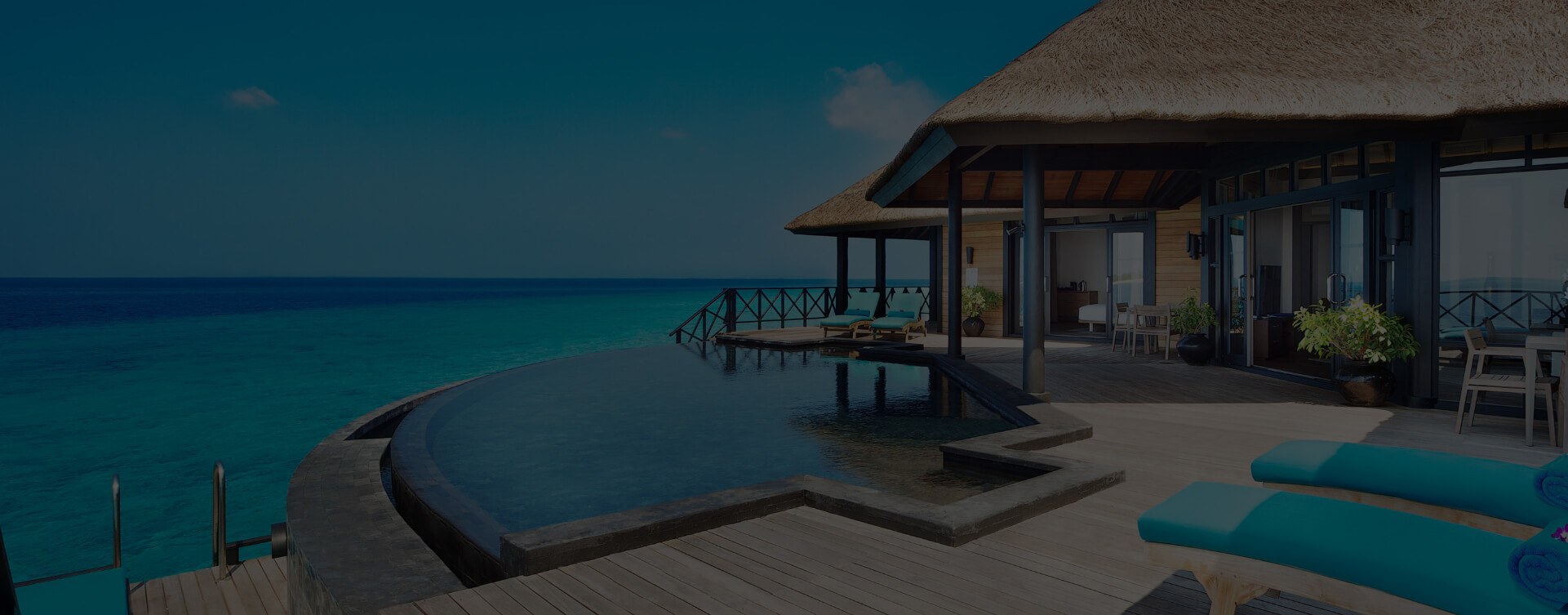 فيلاتمطلةعلىالماء