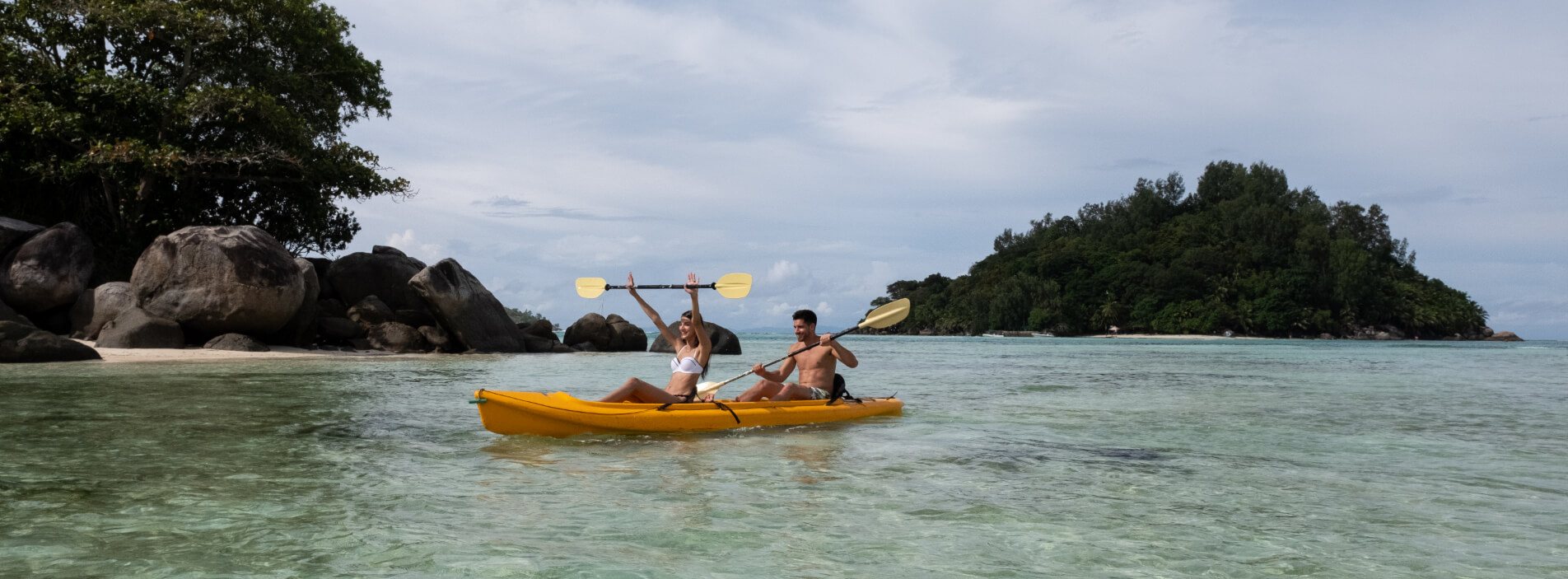 زوجانيركبانقاربالكاياكفيجزرسيشيل