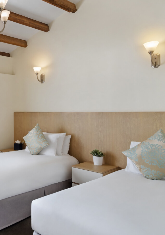 ja-hatta-fort-hotel-twin-bedroom