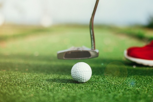 كرةجولفومضرب