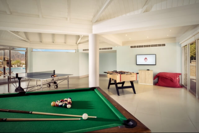 طاولةمسبحفيغربةالألعاب