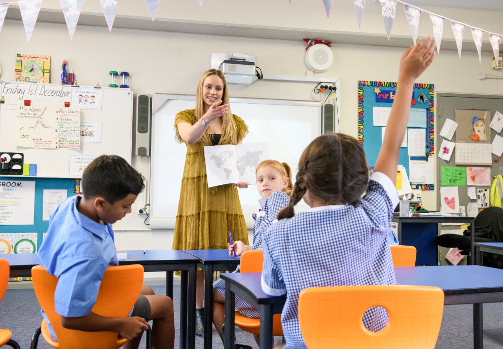 معلميستدعيطالبًا