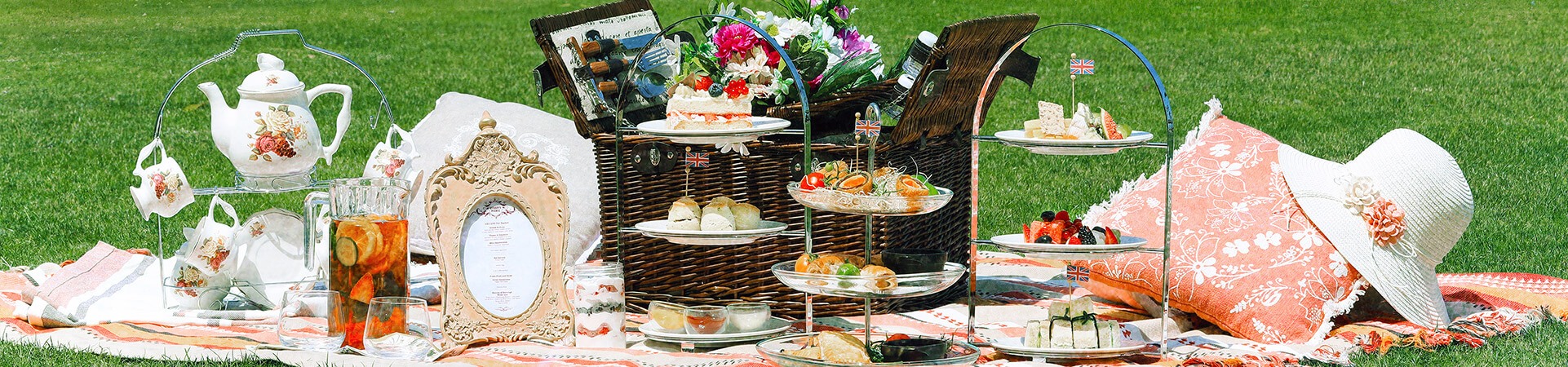 نزهةفيالحدائقوالمروجالخضراء