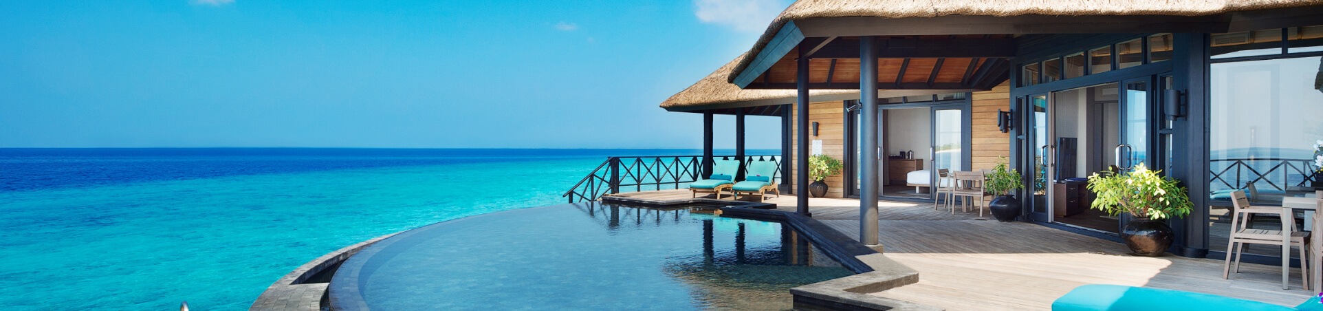 جناحفيجزرالمالديفمعمسبحمفتوح