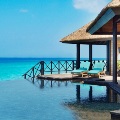 جناحفيجزرالمالديفمعمسبحمفتوح