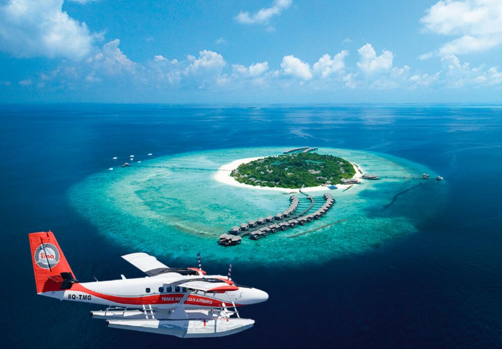 طائرةمائيةتحلقفيمنتجعجزرالمالديف