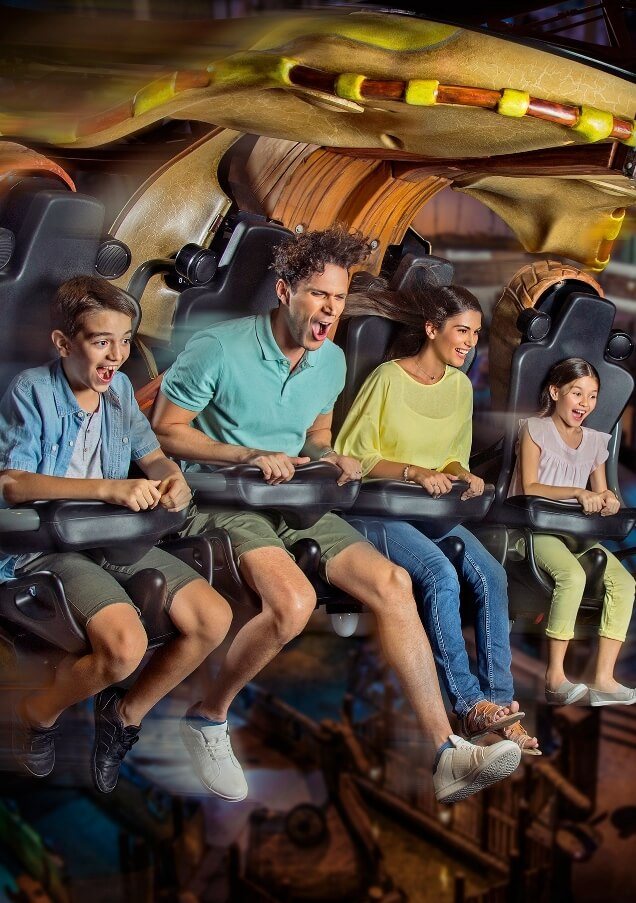 عائلةتلعبفيمدينةالملاهي