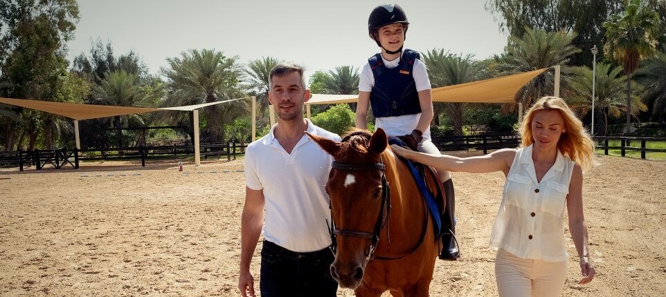 عائلةتسيرمعحصان