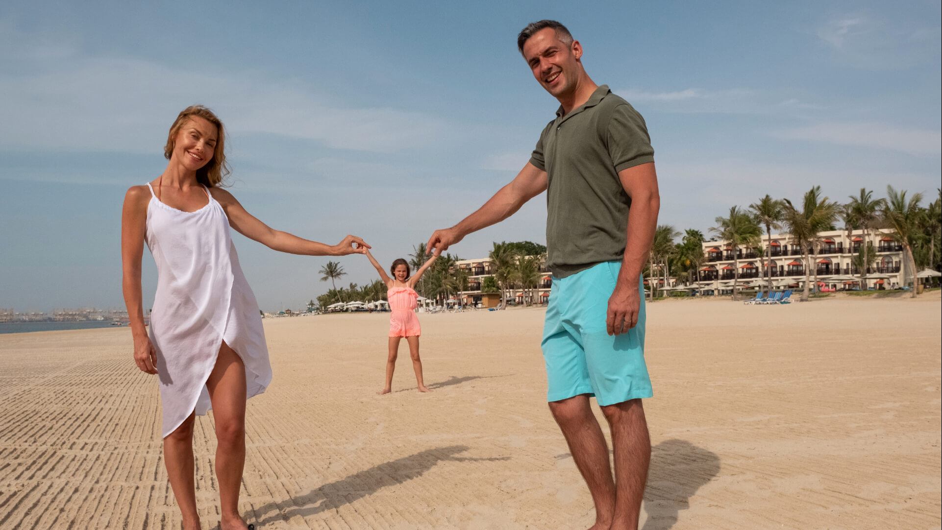 عائلةعلىالشاطئ