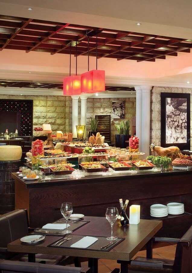 مطعمذومنضدةللسلطات