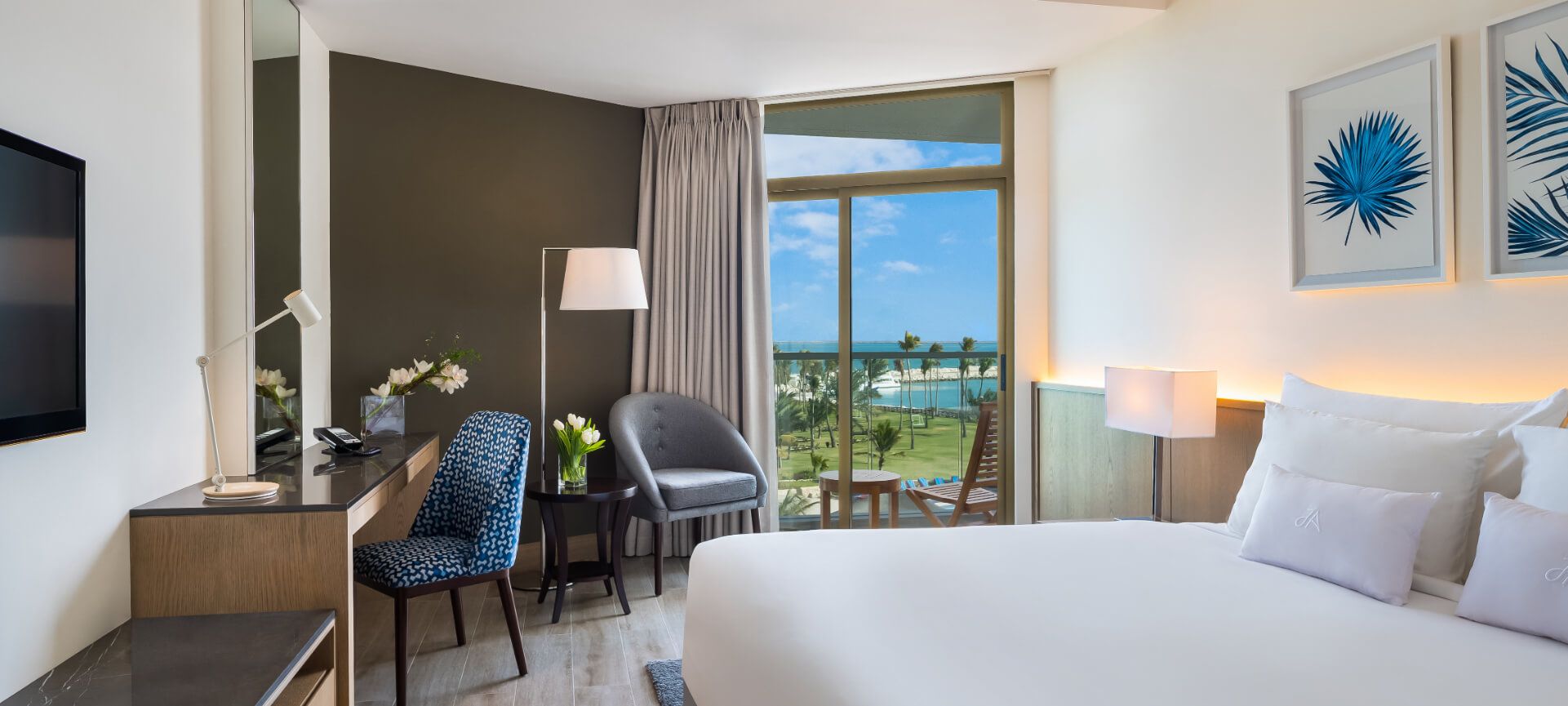 JABeachHotelNewBedroom2019jpg