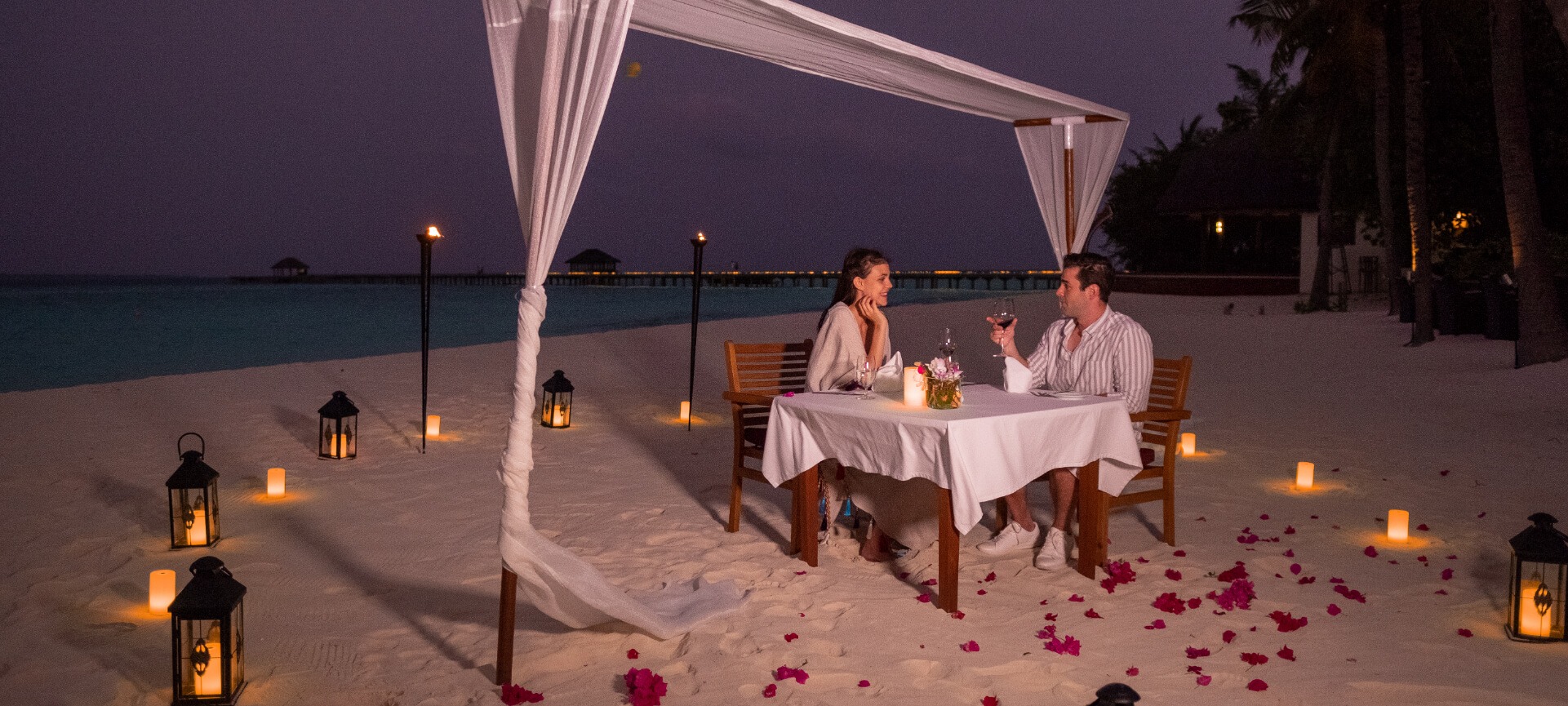 JAManafaru-RomanticBeachDinner2jpg