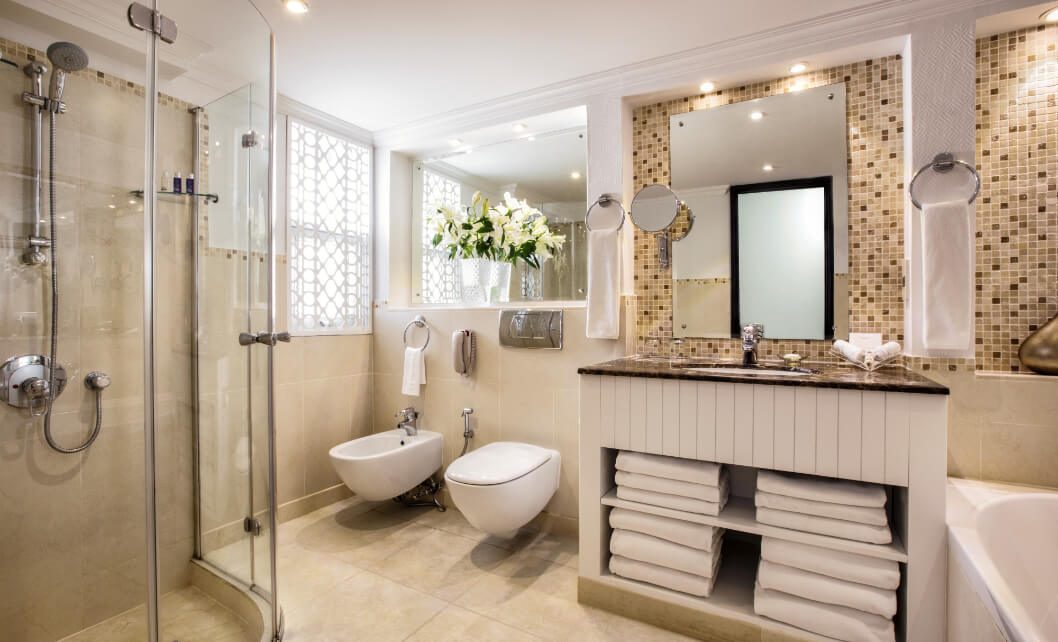 F.Deluxe Mountain View Family Room.jpg