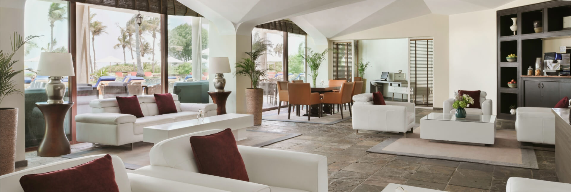 JA Palm Tree Court_Signature Lounge.JPG